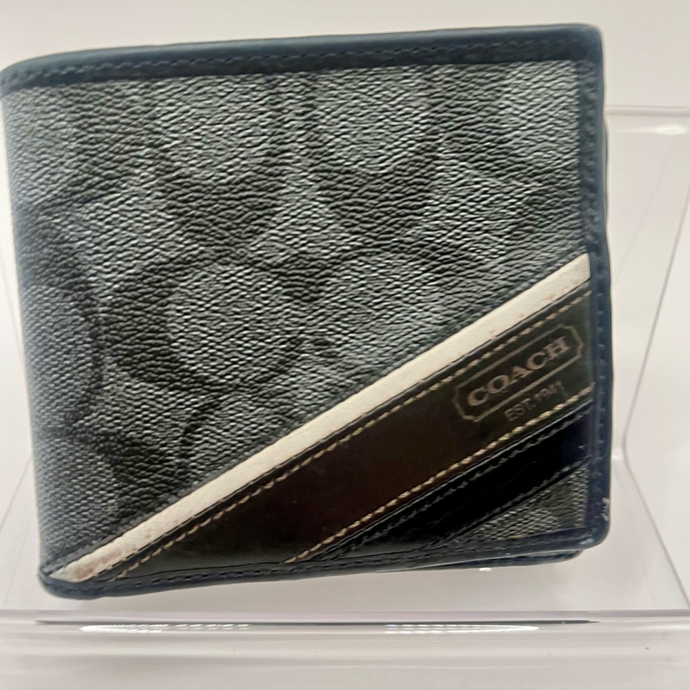 COACH Black*White*Gray Signature CC’s Bi-Fold Wallet